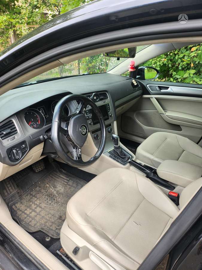 Volkswagen Golf - 8