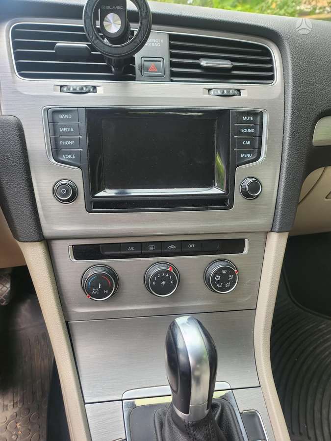Volkswagen Golf - 10