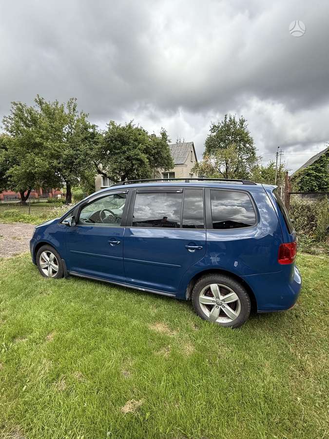 Volkswagen Touran - 4