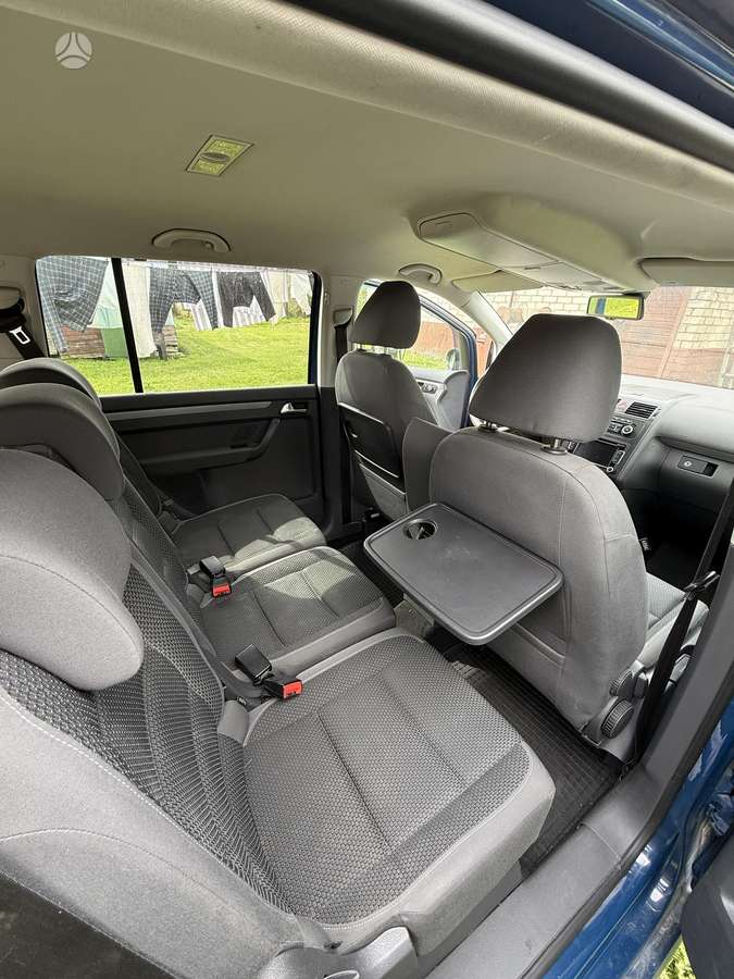 Volkswagen Touran - 8