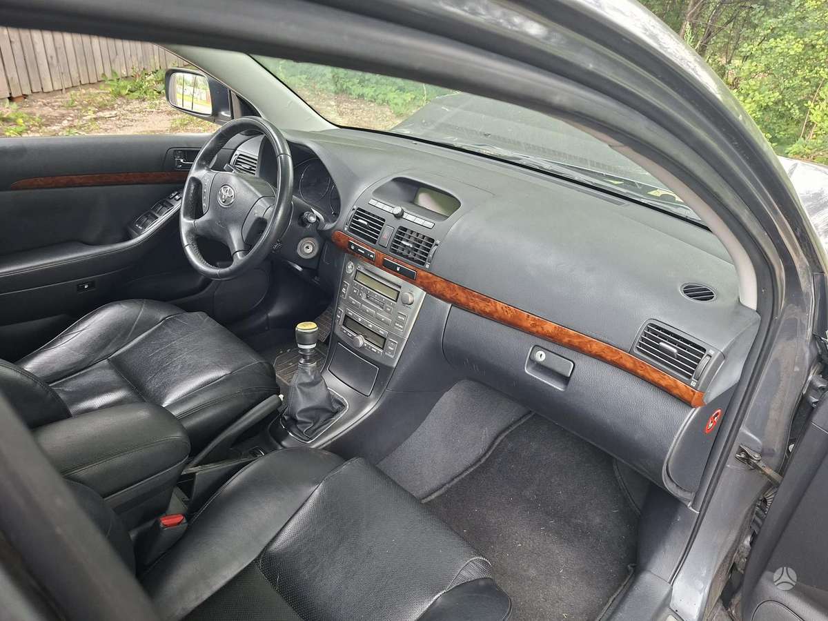 Toyota Avensis dalimis