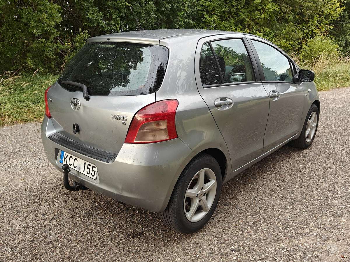 Toyota Yaris - 4