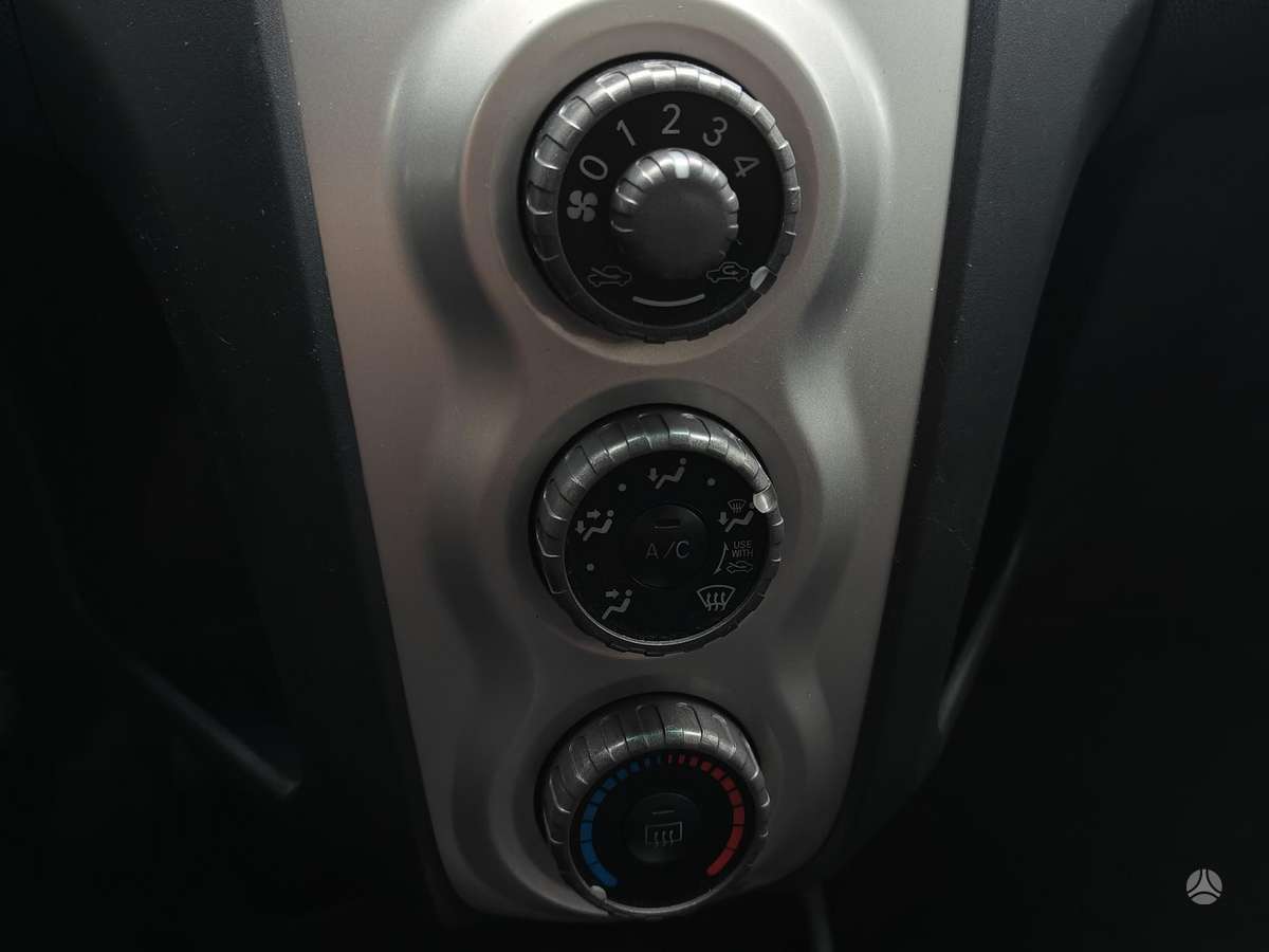 Toyota Yaris - 8