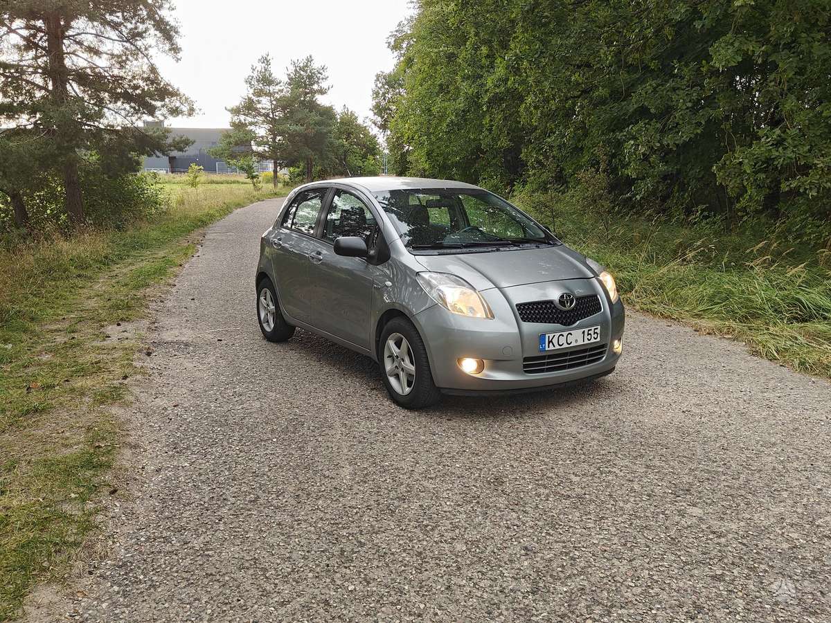 Toyota Yaris - 10