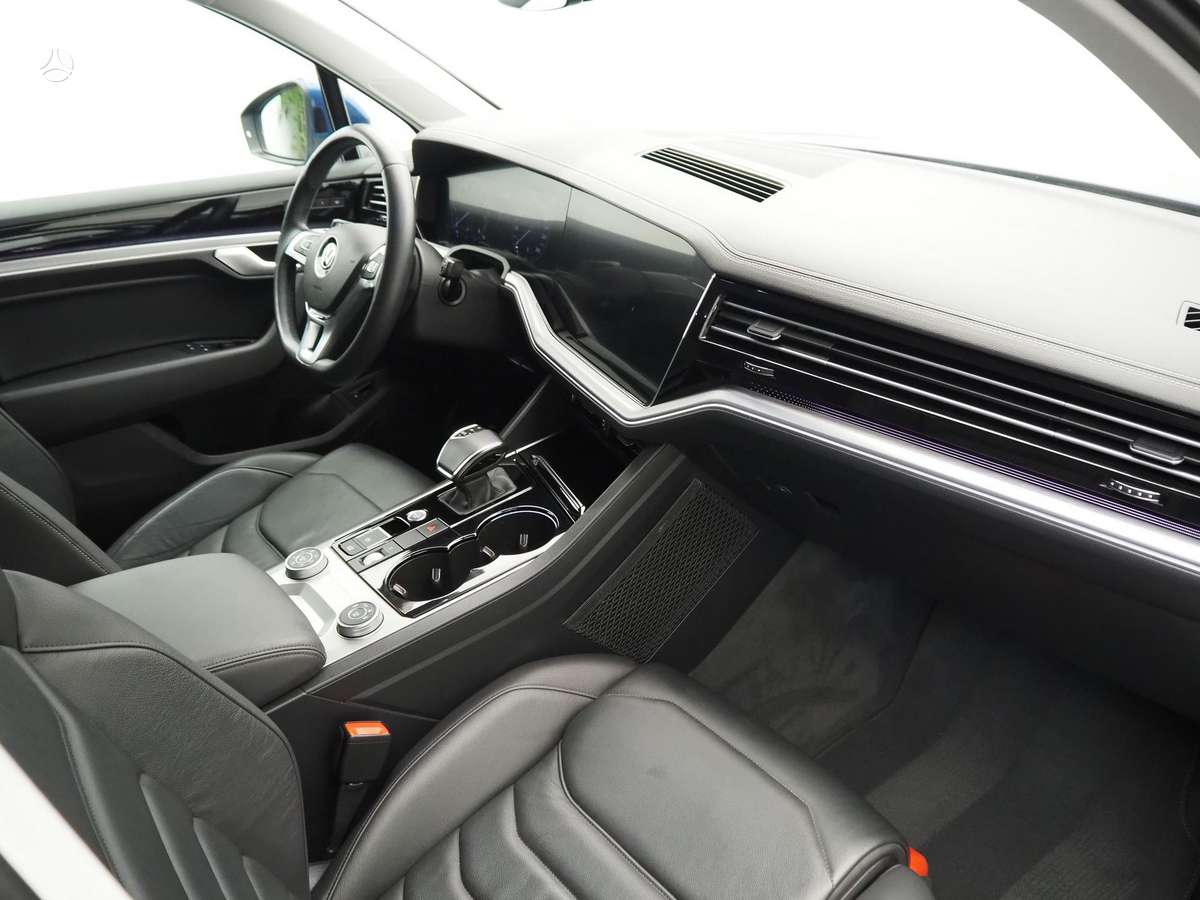 Volkswagen Touareg - 12