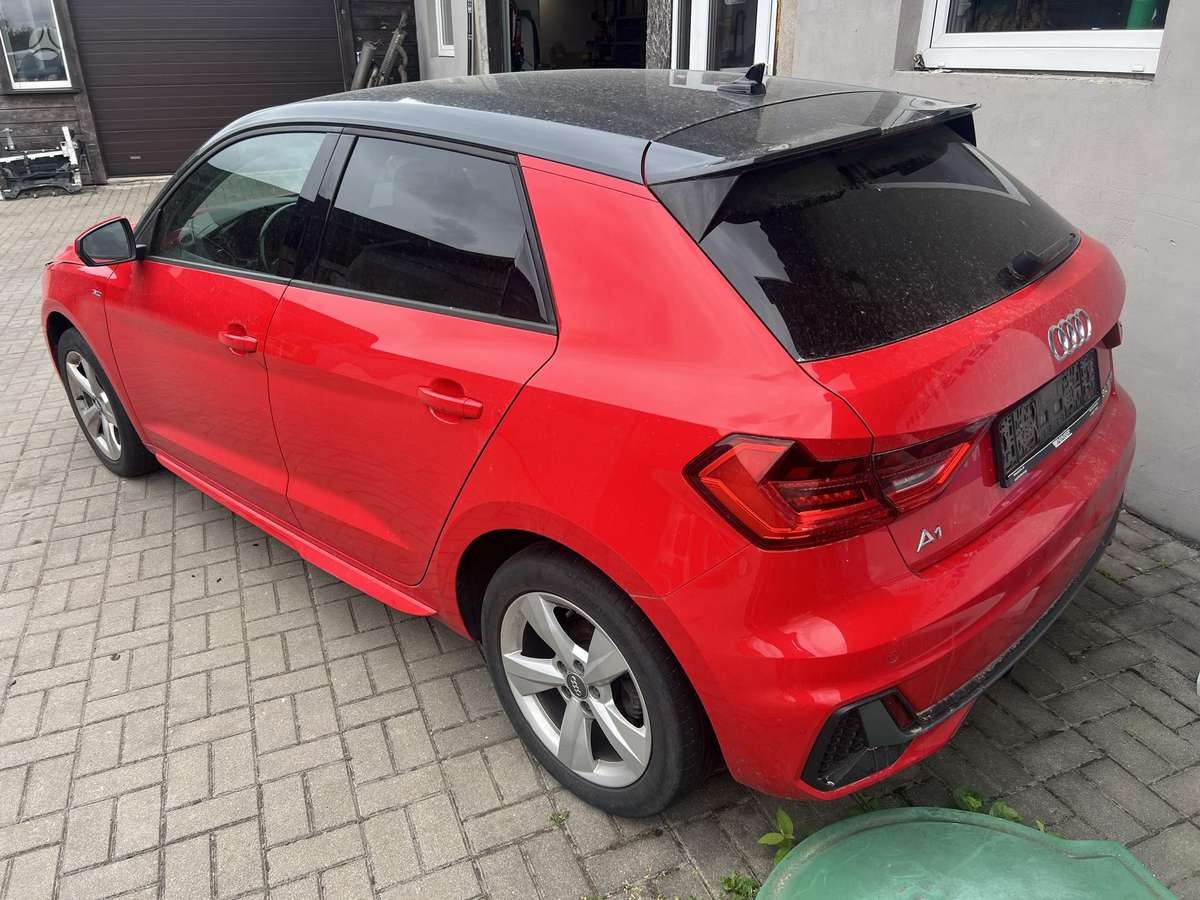 Audi A1, 1.0 l., hatchback