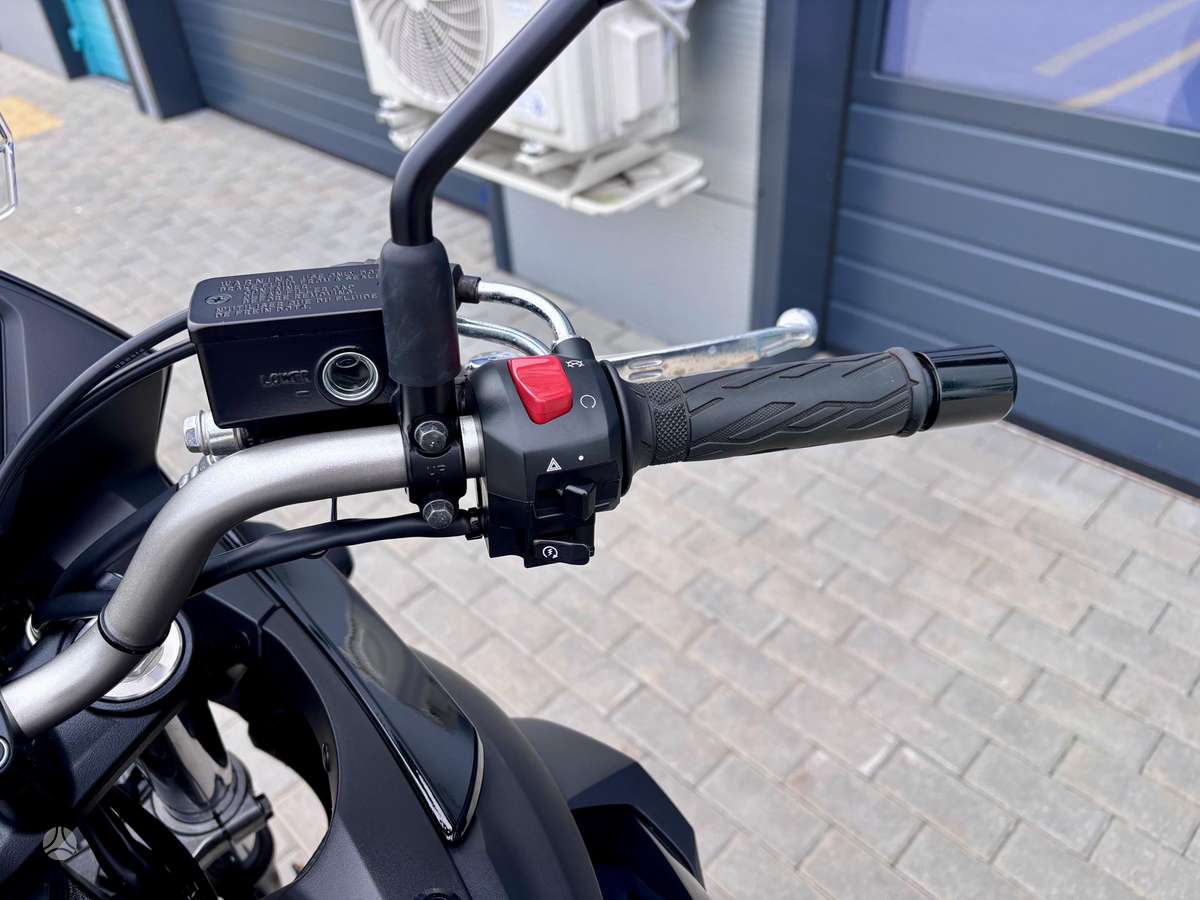 Suzuki DL (V-Strom) 650cc, enduro / adventure