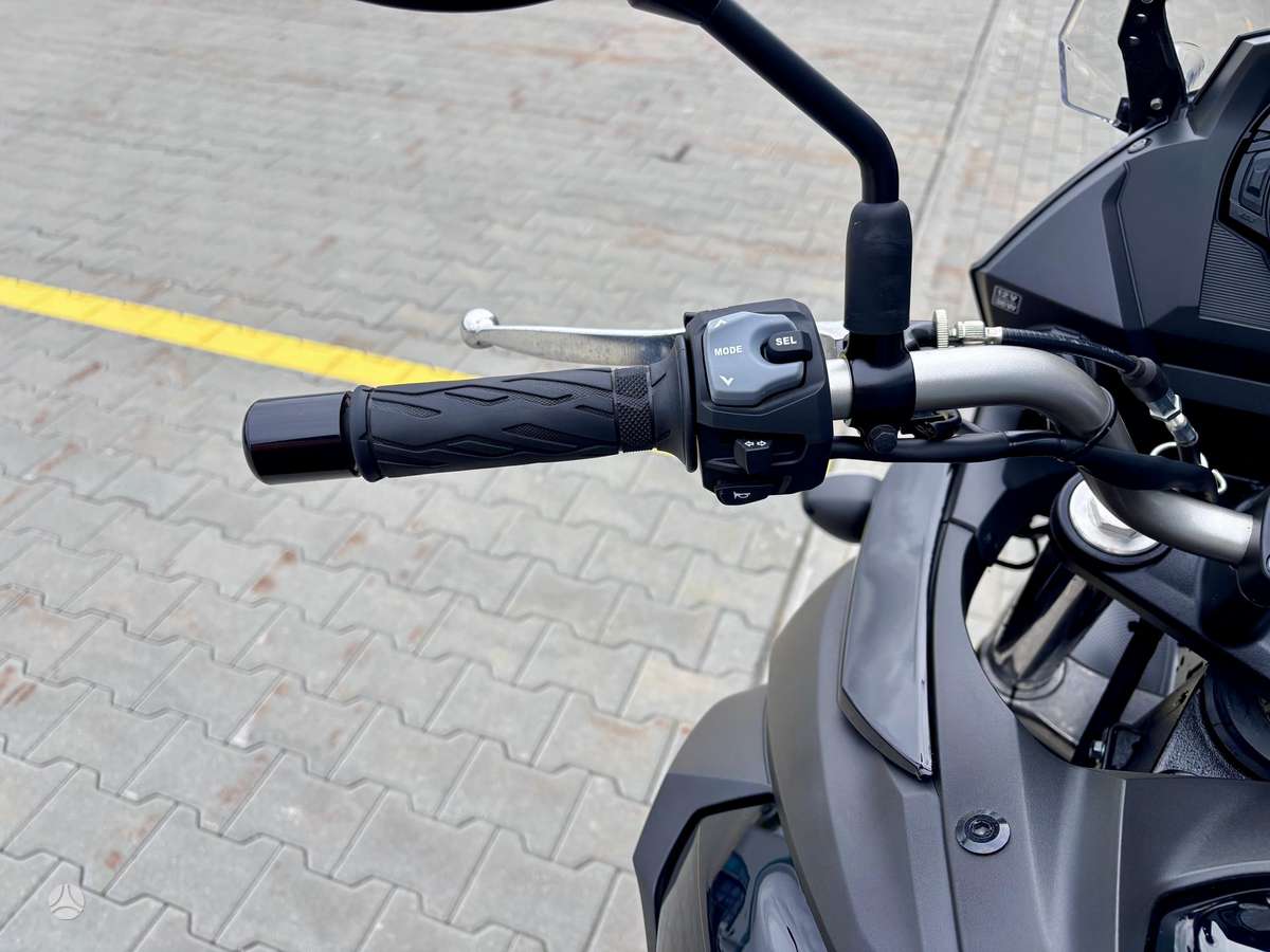 Suzuki DL (V-Strom) 650cc, enduro / adventure