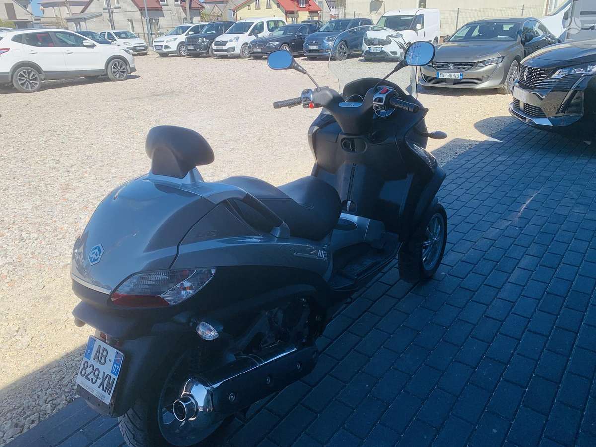 Piaggio MP3 400cc, trikes
