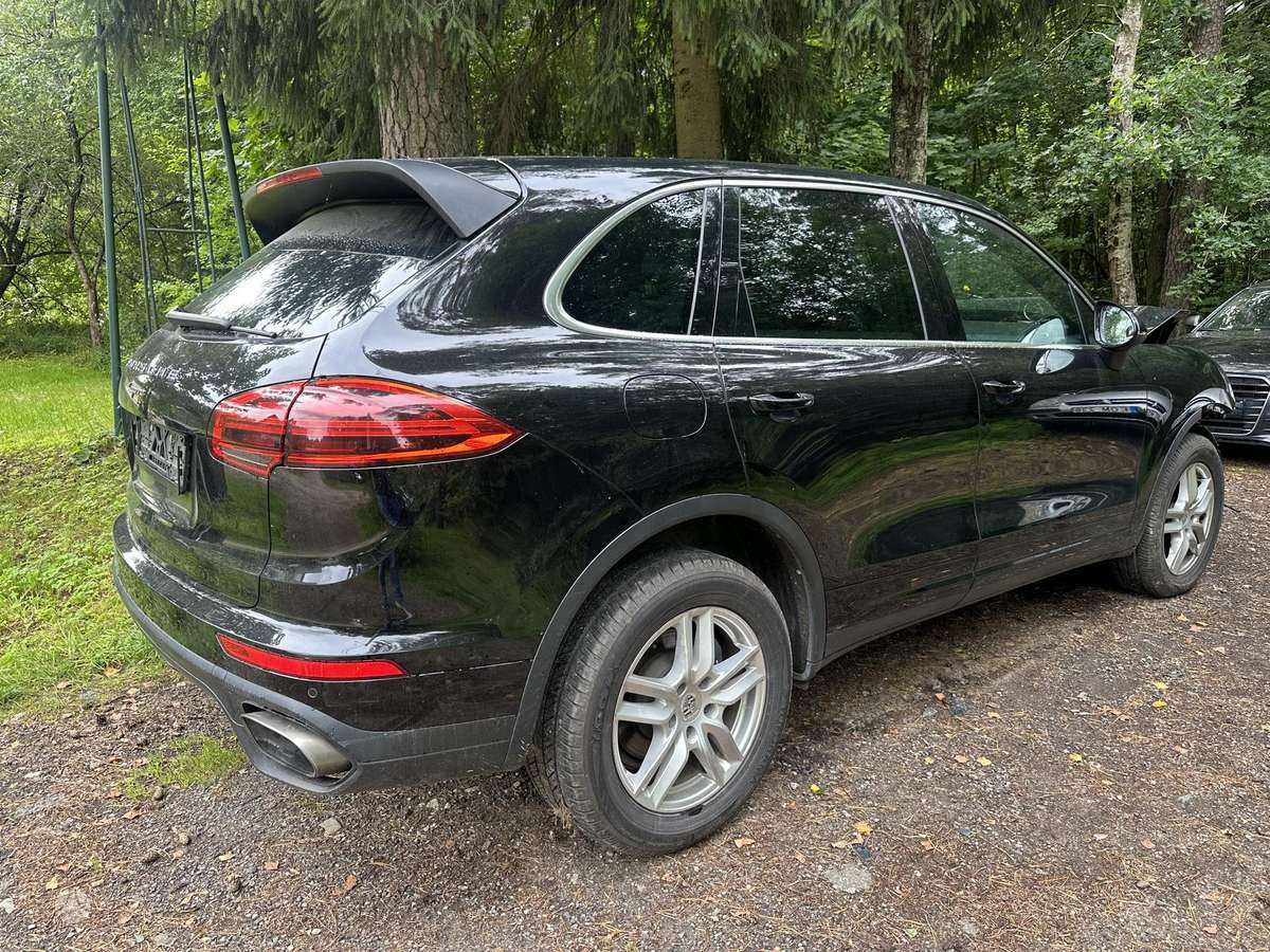 Porsche Cayenne - 1
