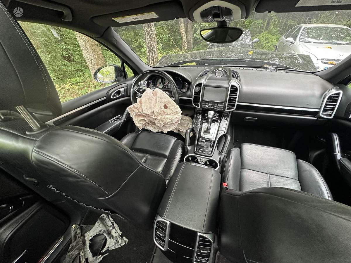 Porsche Cayenne - 9