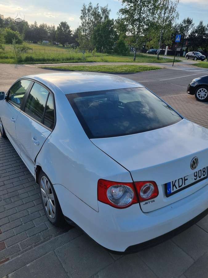 Volkswagen Jetta - 1
