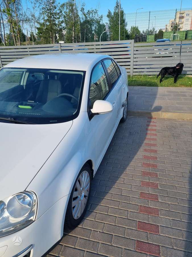 Volkswagen Jetta - 2