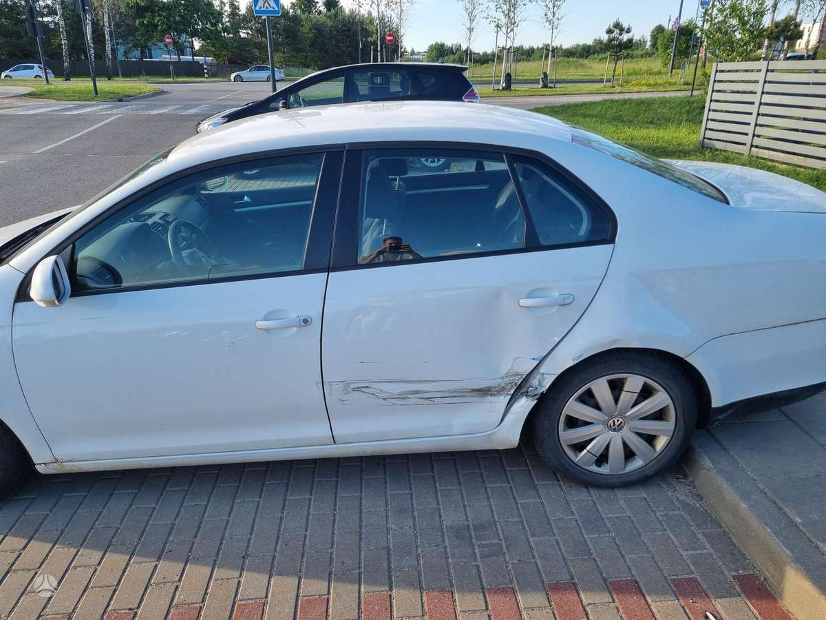 Volkswagen Jetta - 3