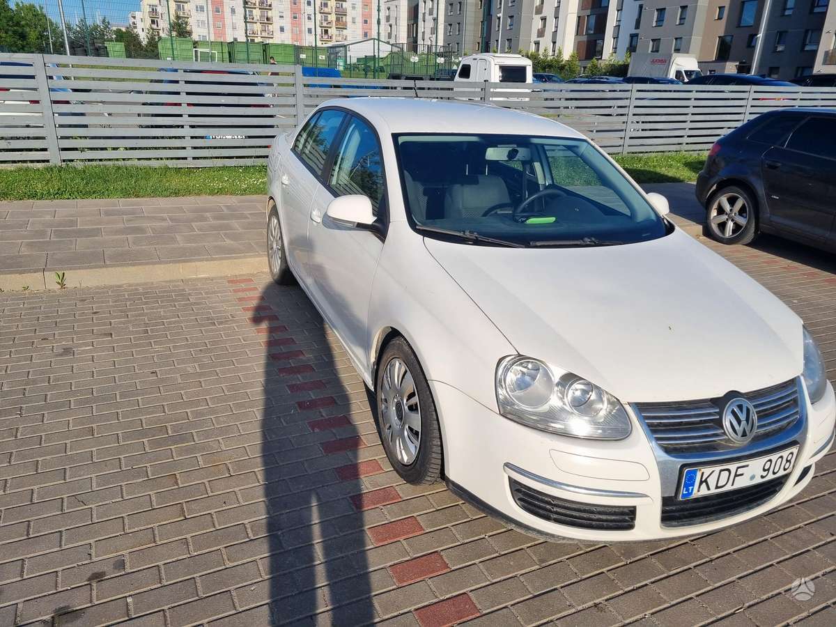 Volkswagen Jetta - 4