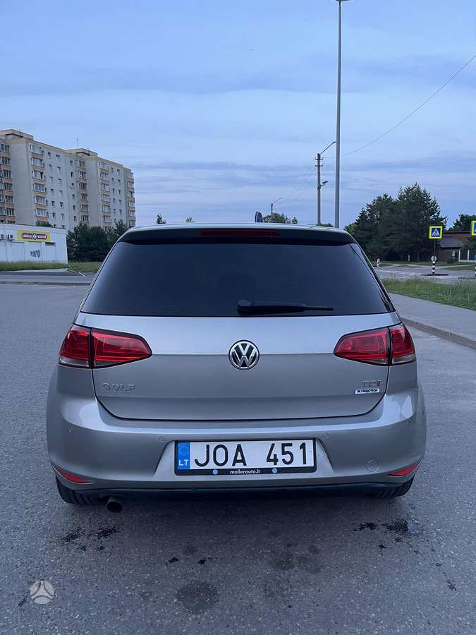 Volkswagen Golf - 5