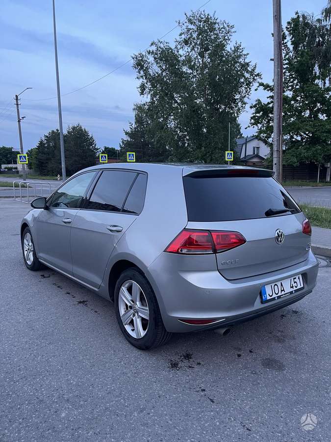 Volkswagen Golf - 6