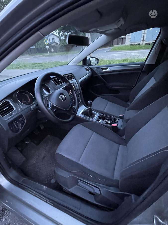 Volkswagen Golf - 8