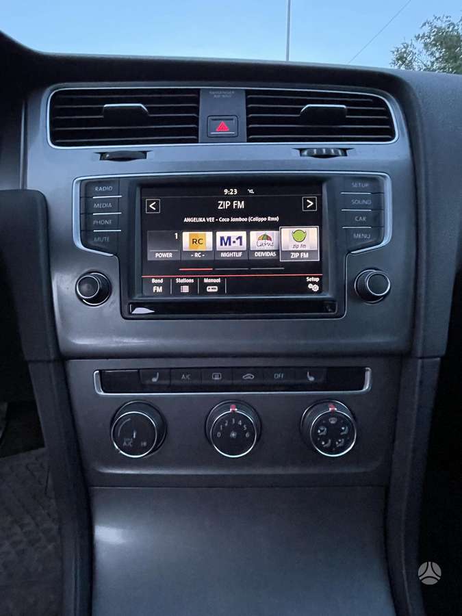 Volkswagen Golf - 9