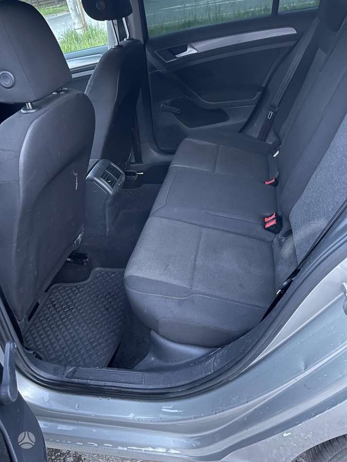 Volkswagen Golf - 10