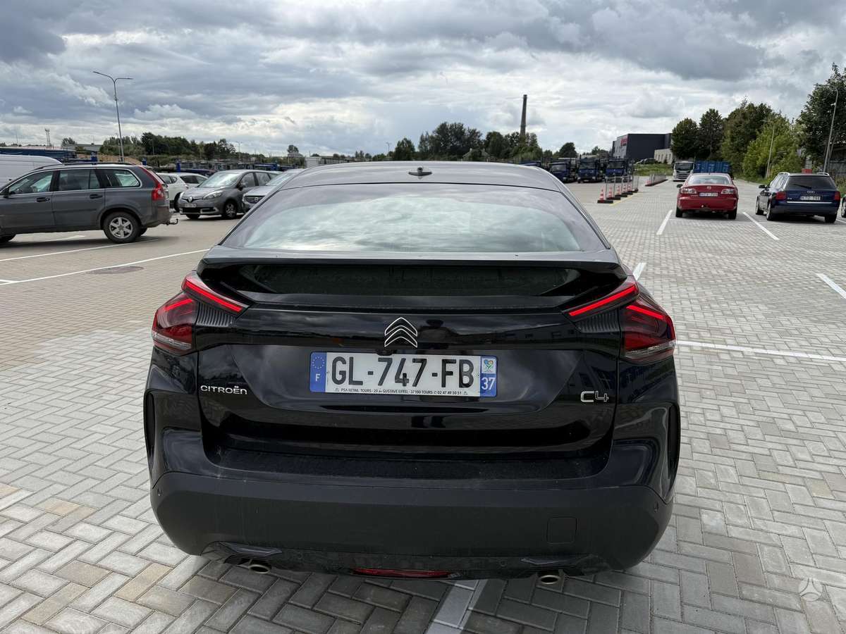 Citroen C4, 1.2 l., hatchback