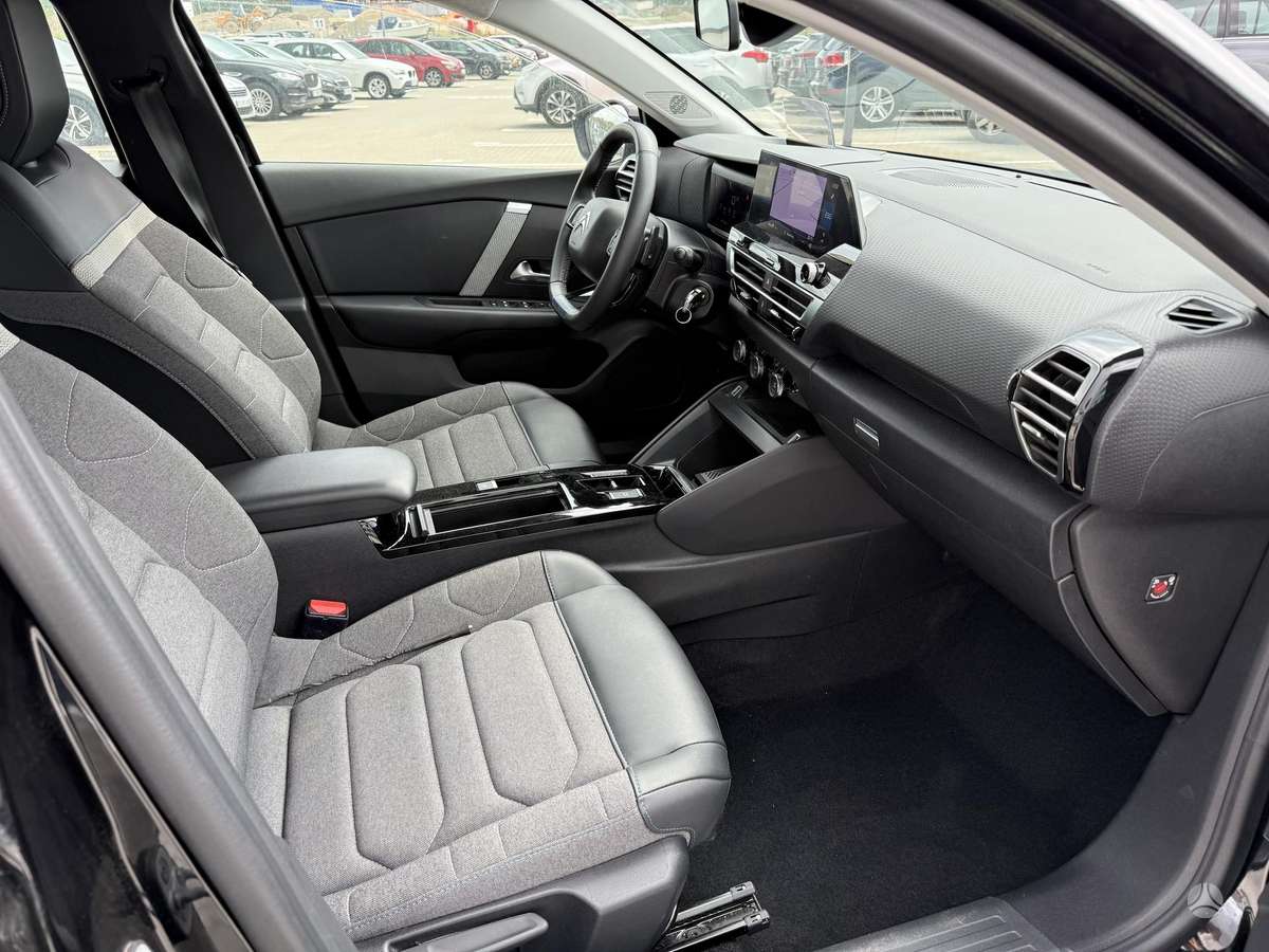 Citroen C4, 1.2 l., hatchback