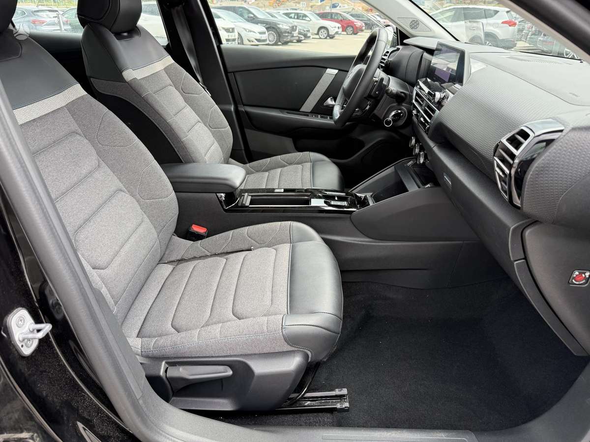 Citroen C4, 1.2 l., hatchback