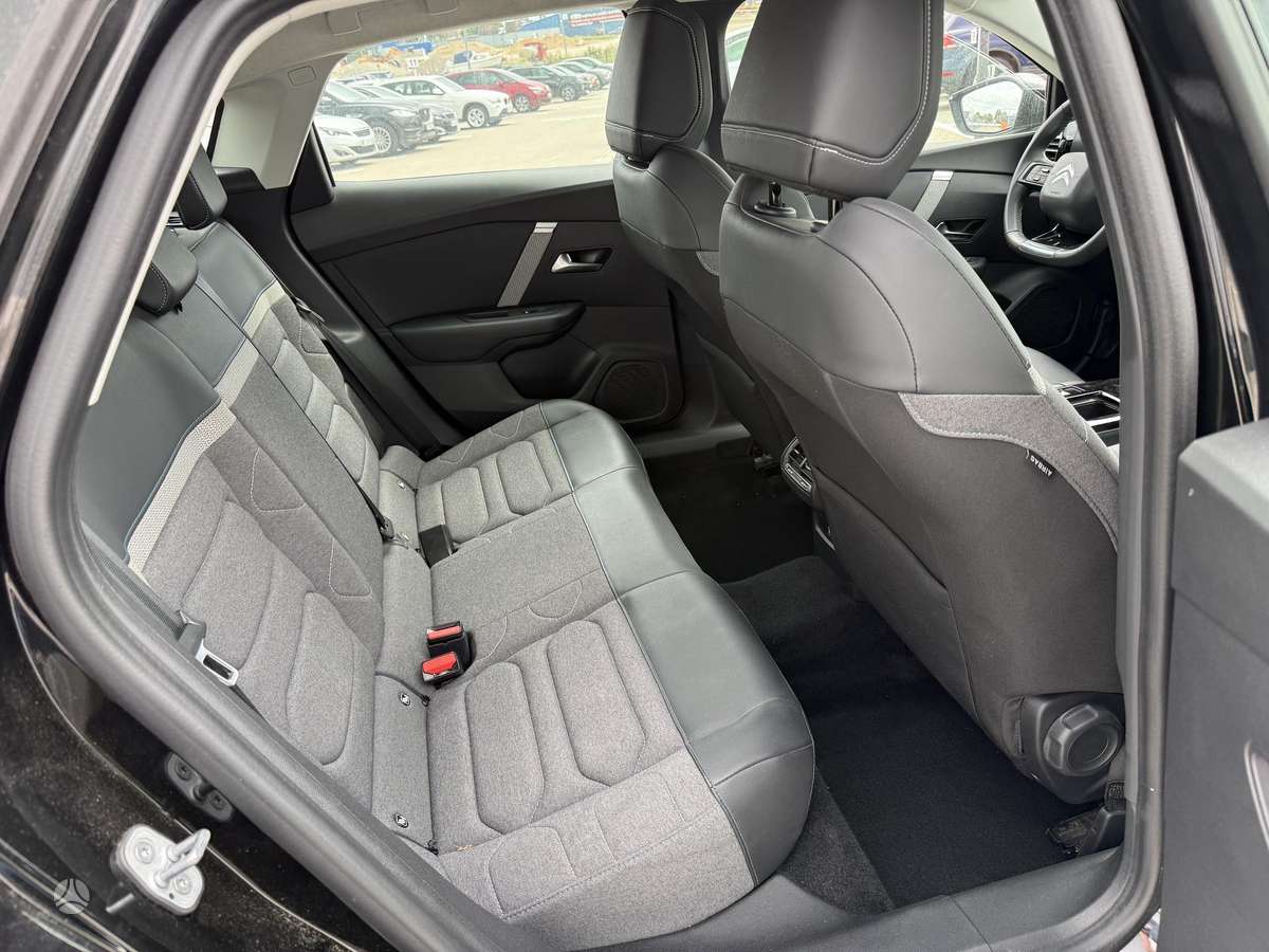 Citroen C4, 1.2 l., hatchback