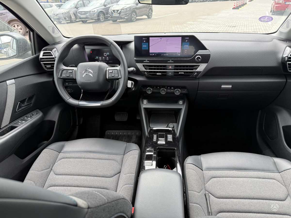 Citroen C4, 1.2 l., hatchback
