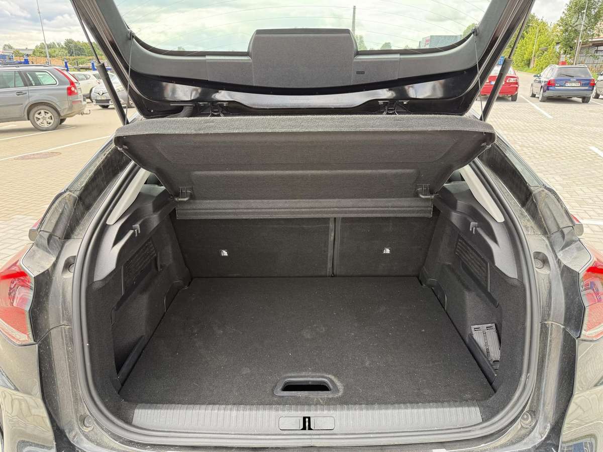 Citroen C4, 1.2 l., hatchback