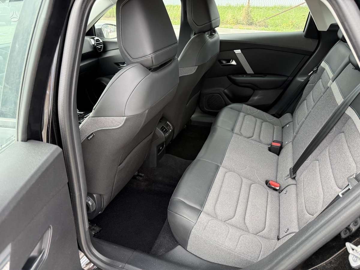 Citroen C4, 1.2 l., hatchback