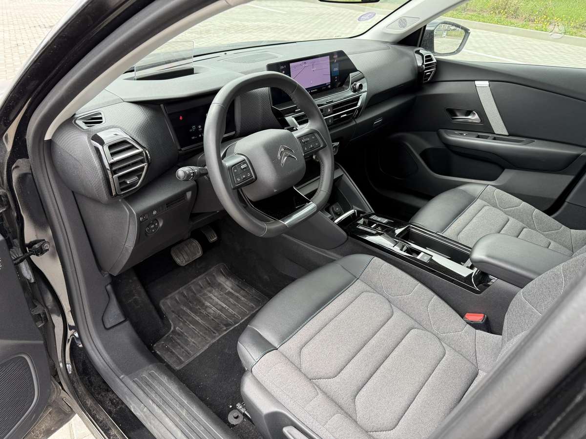 Citroen C4, 1.2 l., hatchback