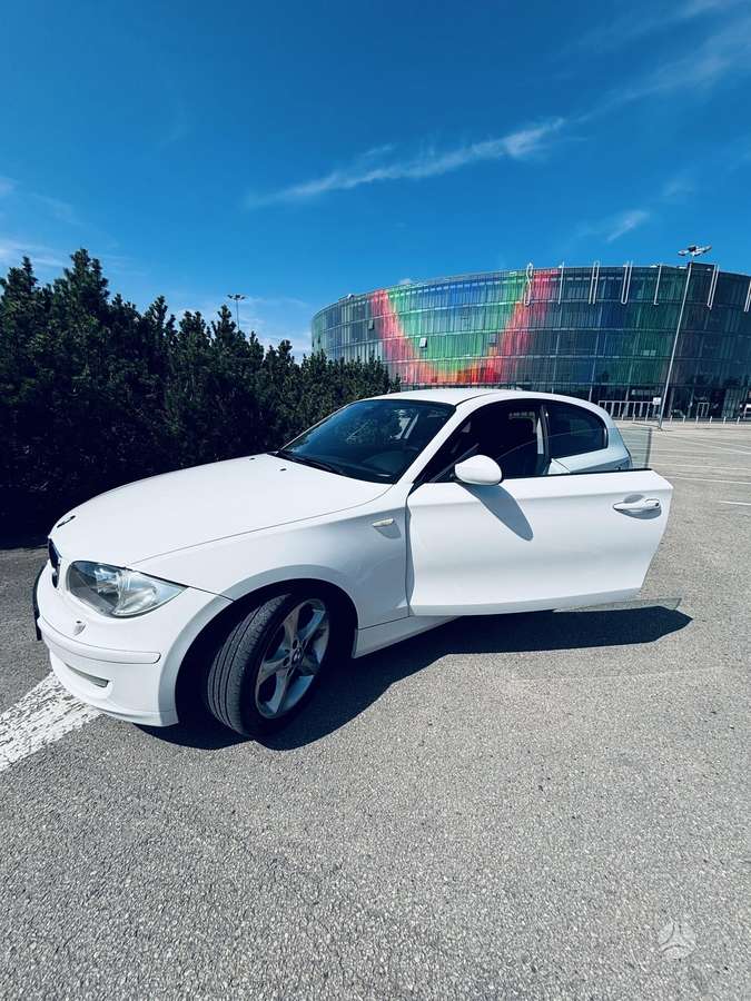 BMW 118, 2.0 l., Хэтчбек