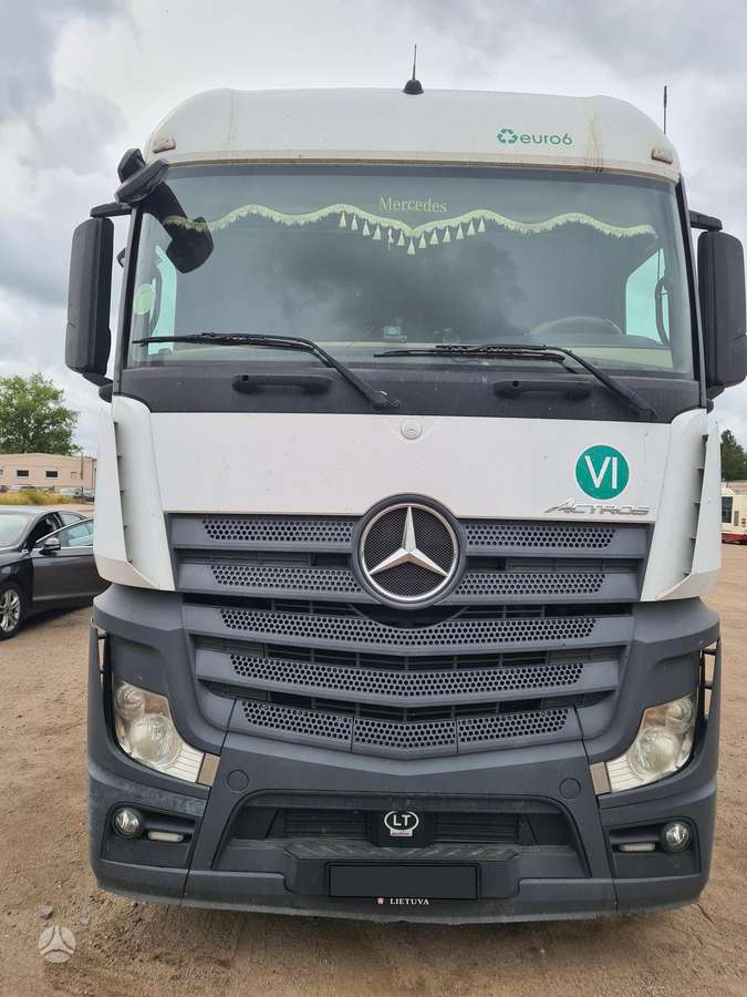 Mercedes-Benz 1845, double sleeper