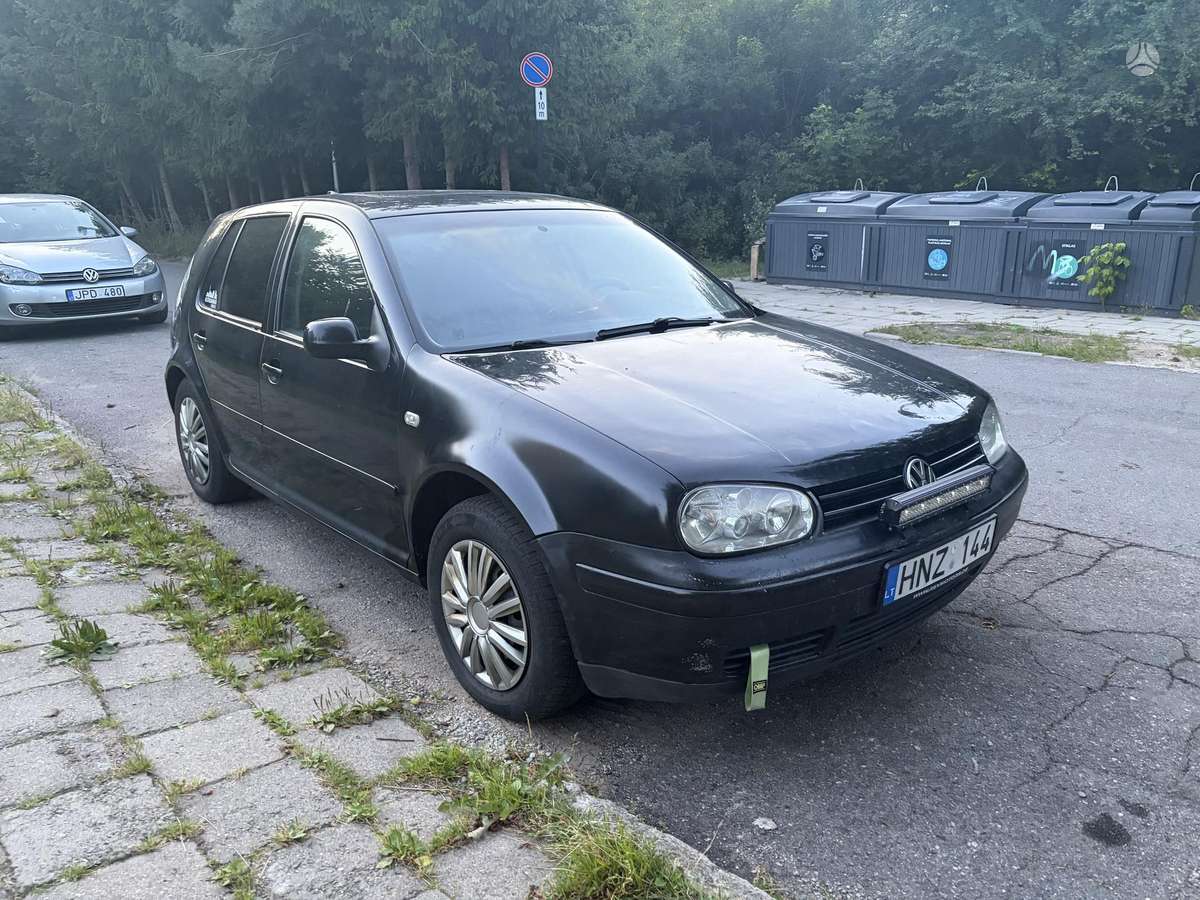 Volkswagen Golf - 1
