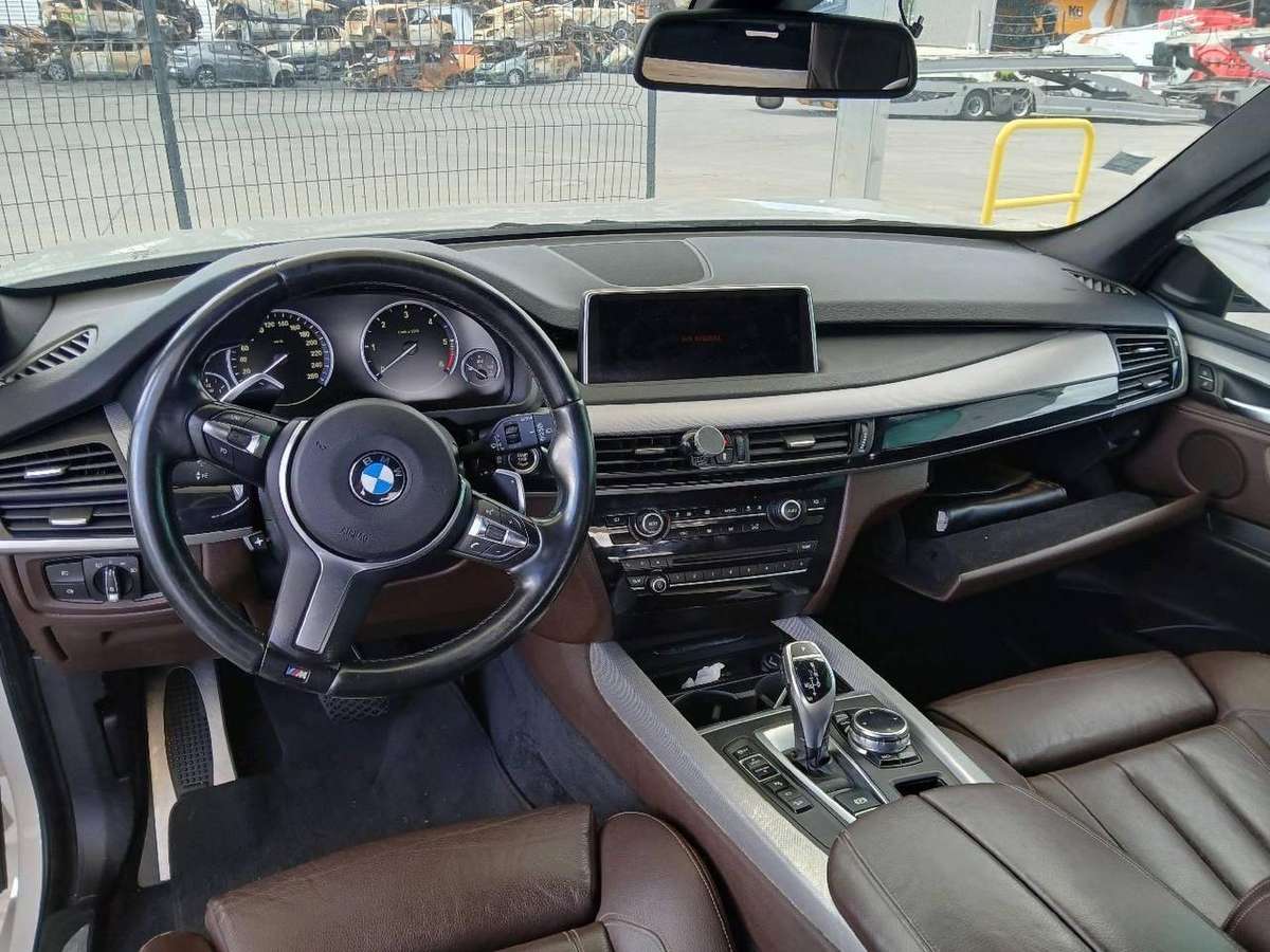 BMW X5 dalimis