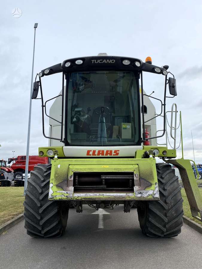 Claas Tucano 320, kombainai