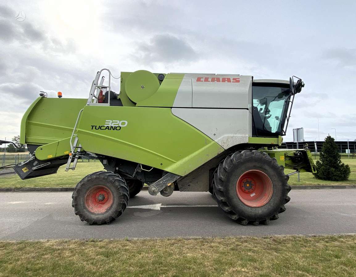 Claas Tucano 320, kombainai
