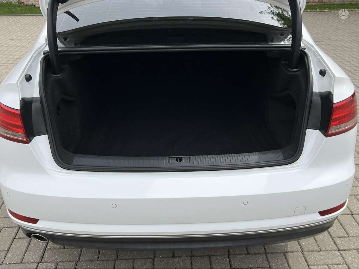 Audi A4, 2.0 l., Седан