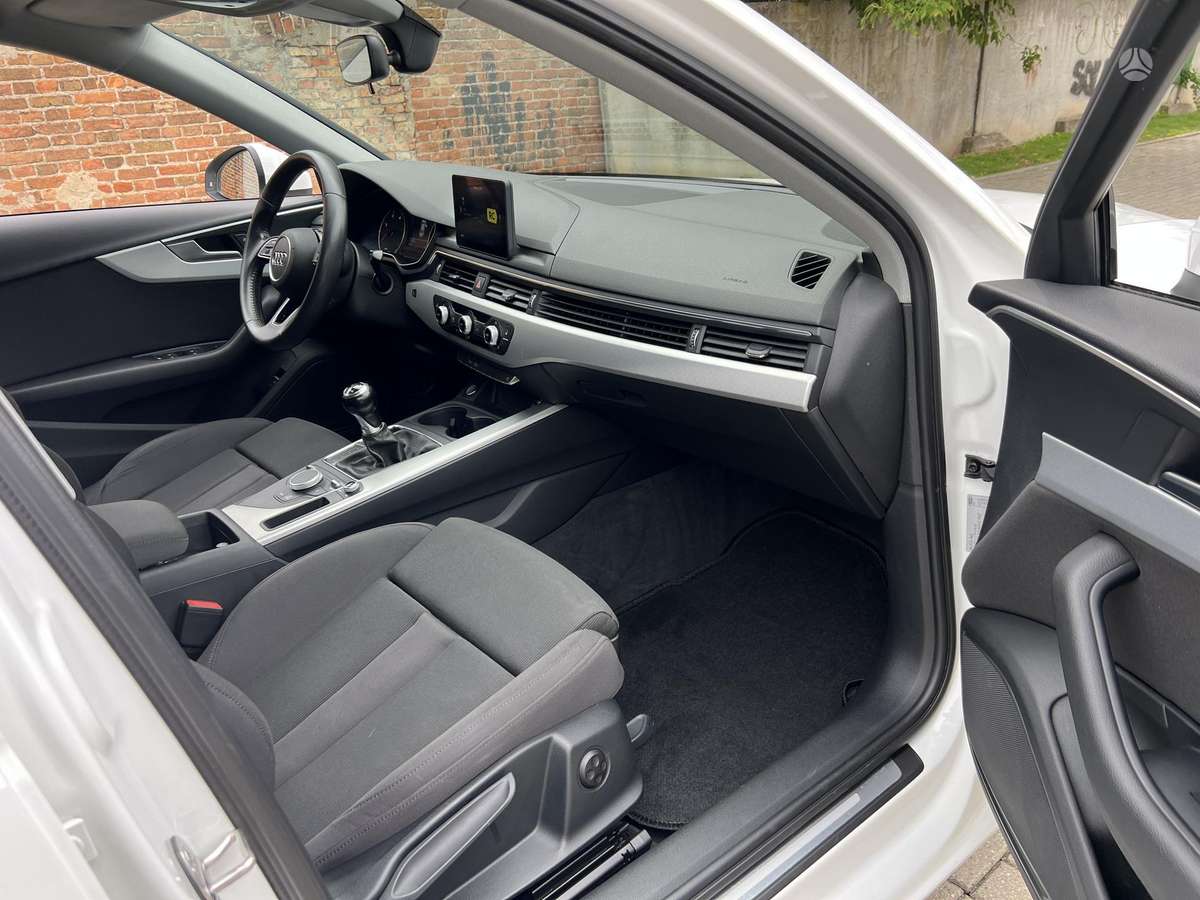 Audi A4, 2.0 l., Седан