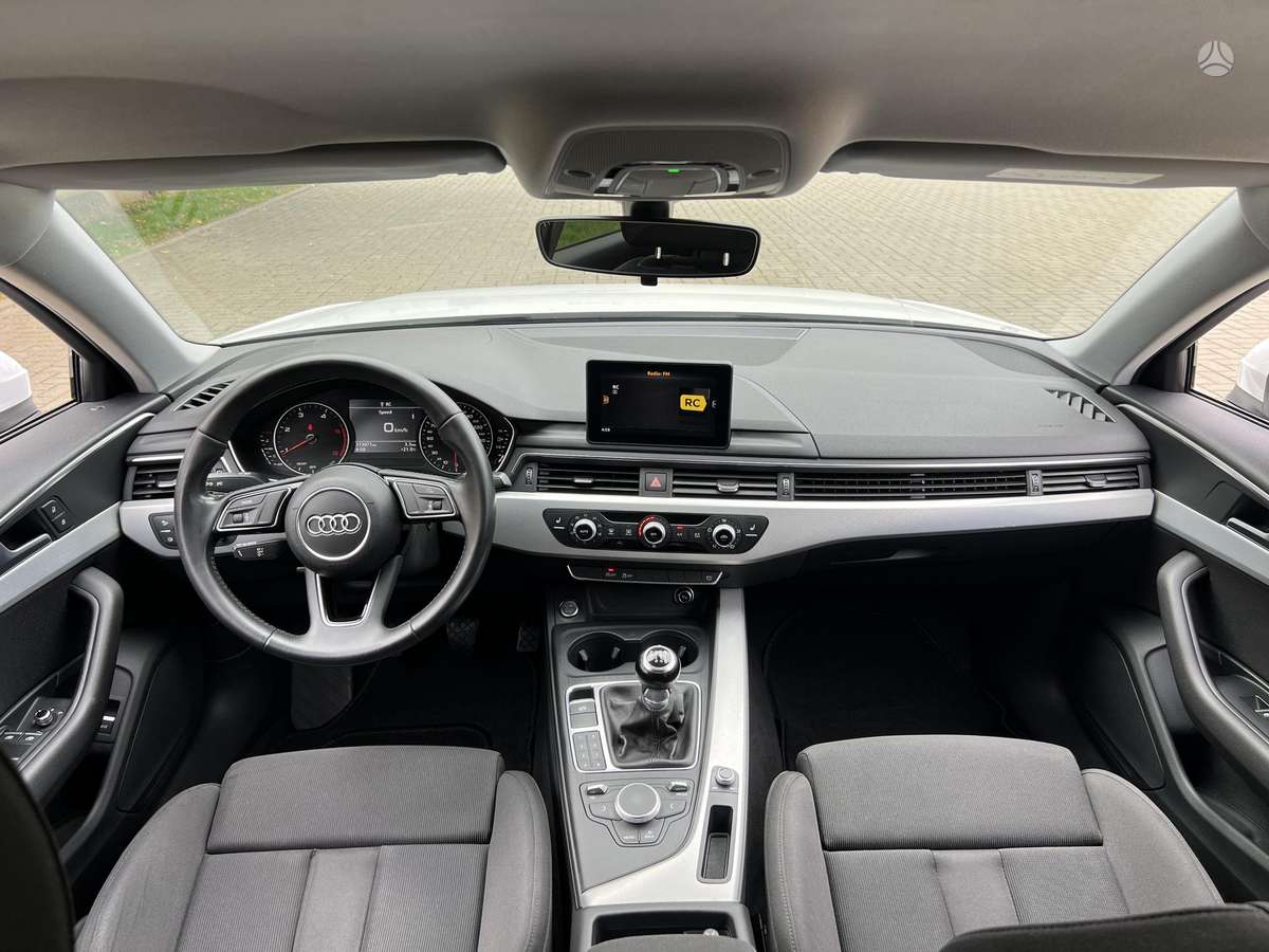 Audi A4, 2.0 l., Седан