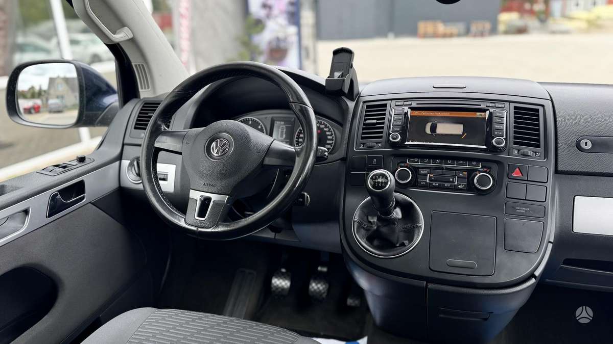 Volkswagen Multivan - 12