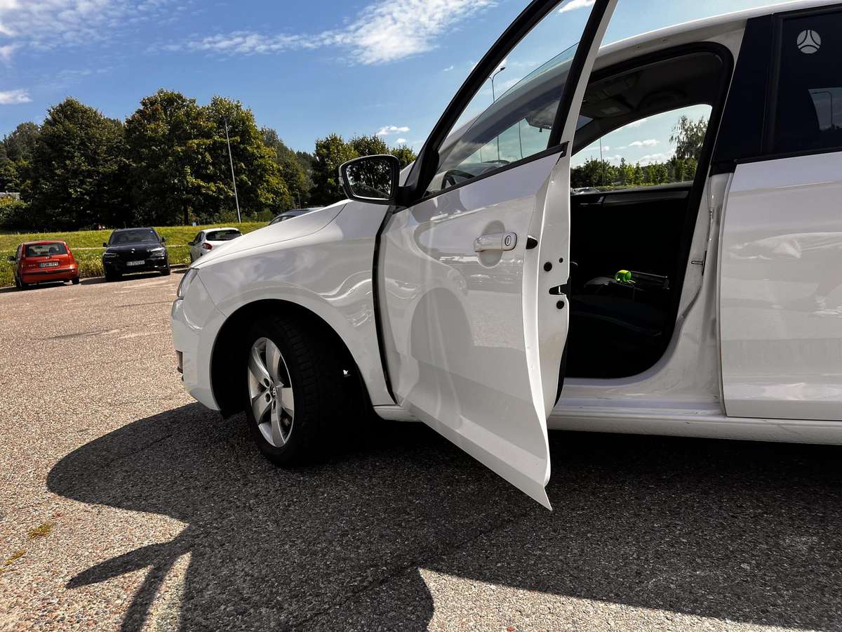 Skoda Rapid, 1.0 l., Хэтчбек