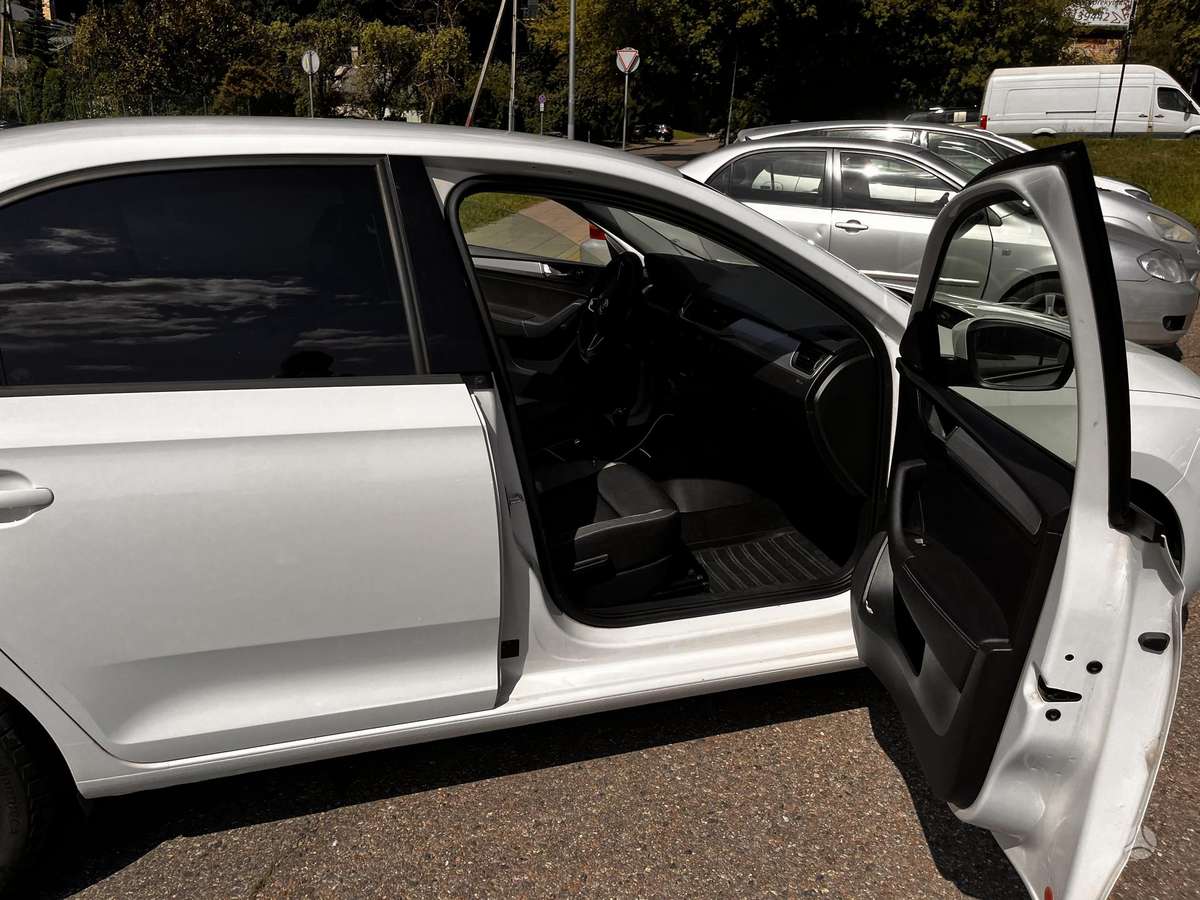 Skoda Rapid, 1.0 l., Хэтчбек