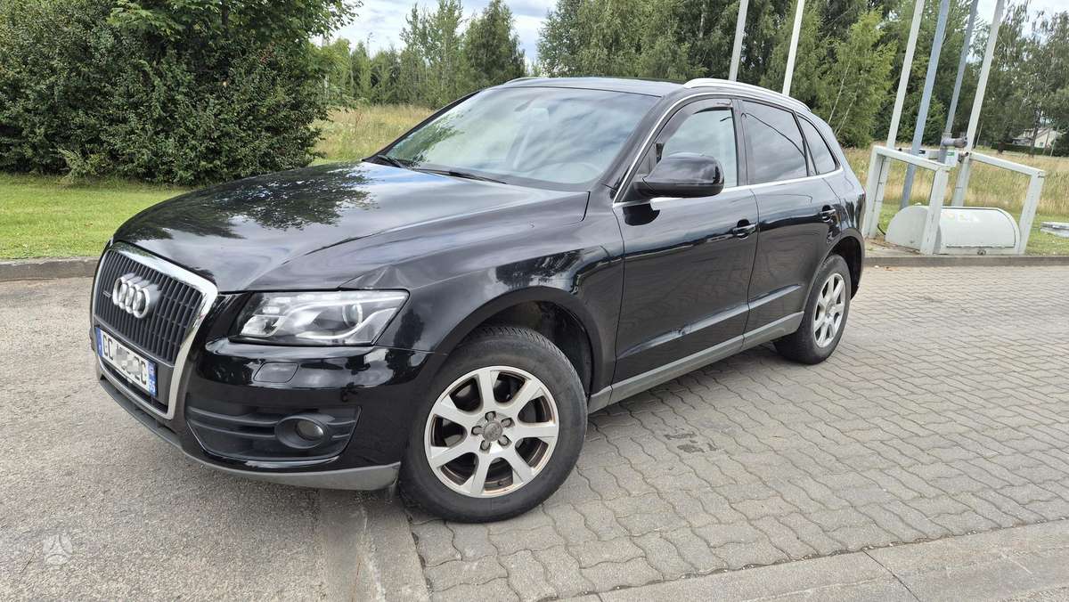 Audi Q5, 2.0 l., off-road / crossover