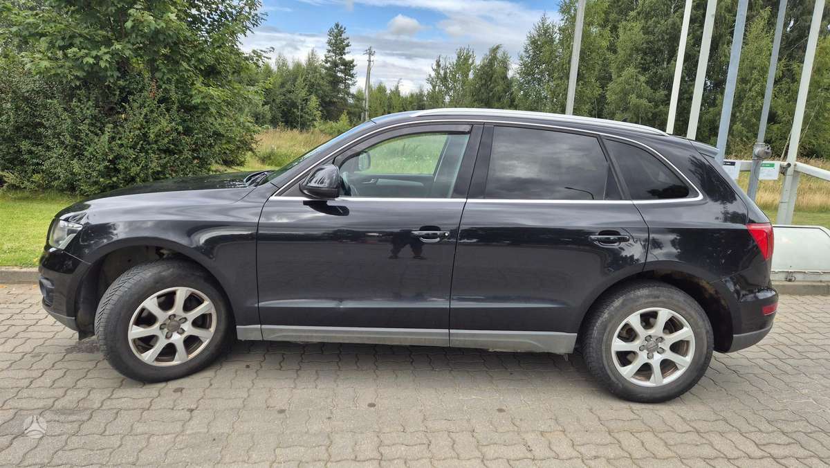Audi Q5, 2.0 l., off-road / crossover