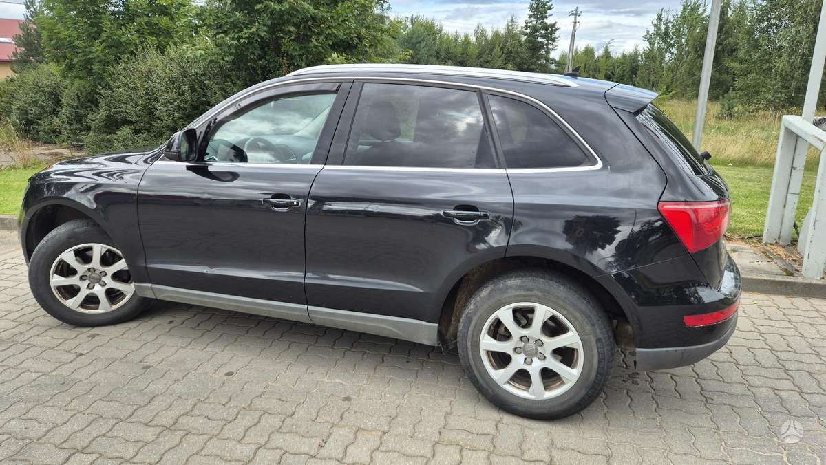 Audi Q5, 2.0 l., off-road / crossover