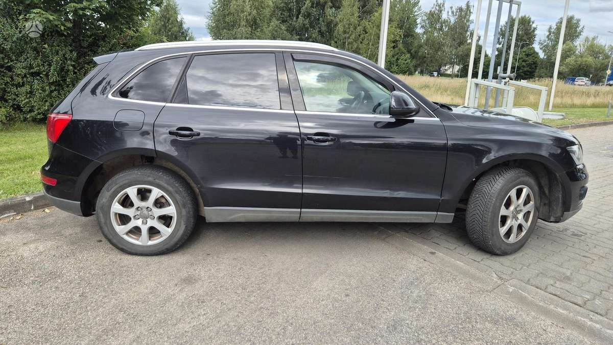 Audi Q5, 2.0 l., off-road / crossover