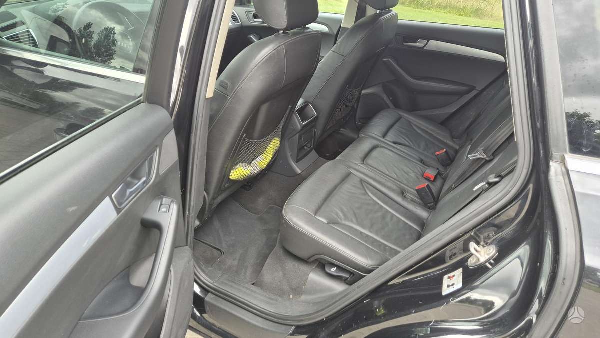 Audi Q5, 2.0 l., off-road / crossover