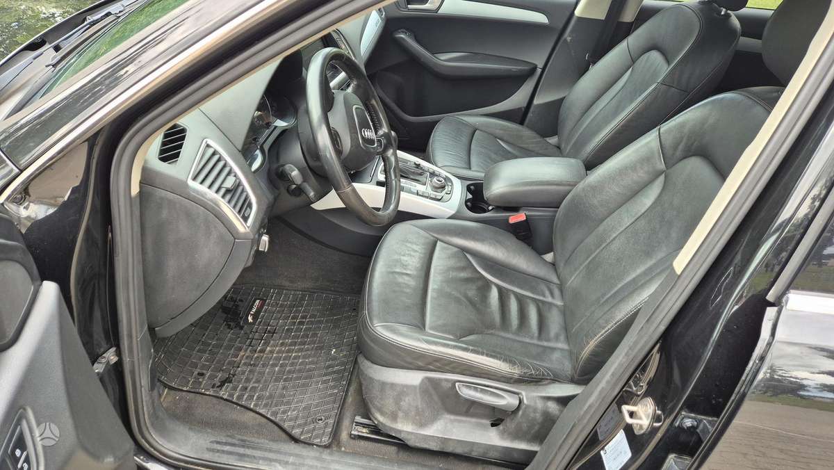 Audi Q5, 2.0 l., off-road / crossover